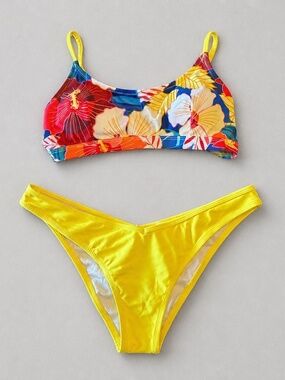 Cupshe Woman's bikini, Medium